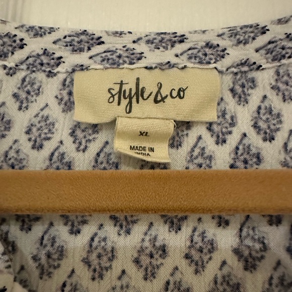 Blue and white flutter sleeve blouse - Picture 3 of 3